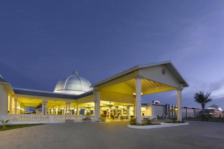 Grand Palladium Lady Hamilton Resort & Spa