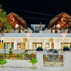 отель Sea Splash & La Petite Maison