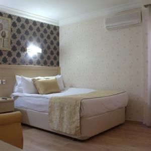 отель Royal Carine Hotel