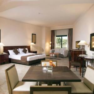 отель Swiss Inn Plaza