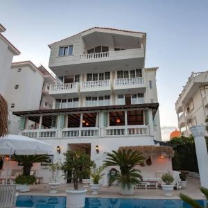 отель Conny's Boutique Hotel - Adults Only