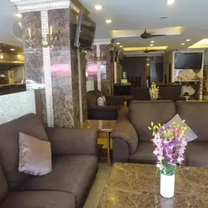 отель Maleez Lodge Hotel and Restaurant