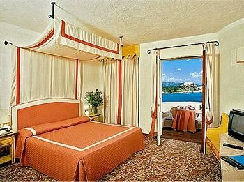 Grand Smeraldo Beach