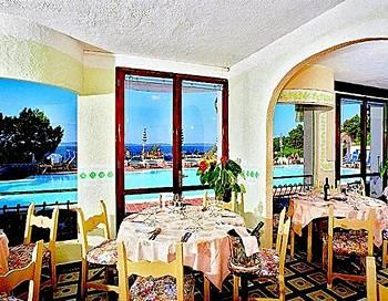 Grand Smeraldo Beach