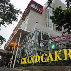 отель Grand Cakra Hotel