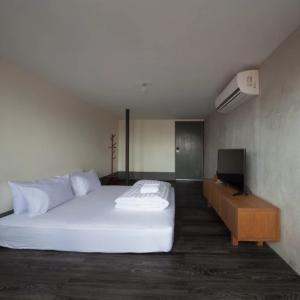 отель Thunder Bird Hostel