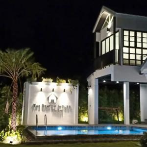 отель The Seaton House Phuket