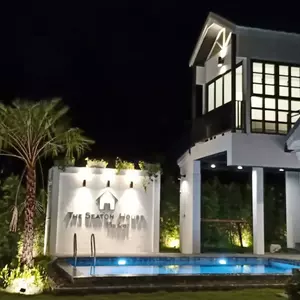 отель The Seaton House Phuket