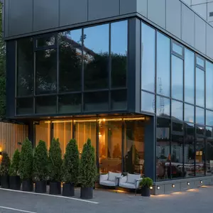 отель Breezko Hotel