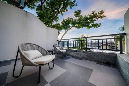 Отель Sanya Dongrong Guest International Hotel в Дадунхай - Китай