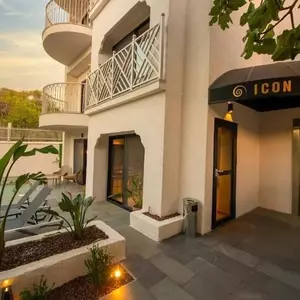 отель Icon Beach Suites Hotel