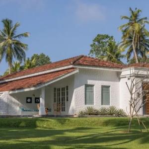 отель Breathtaking Villa In 02 Acres Of Tropical Walled-in Gardens