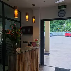 отель B Holiday Apartments