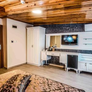 отель Lazz City Hotel Bed&Breakfast