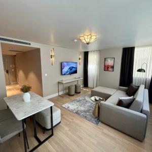 отель Weingart Suites Hotel