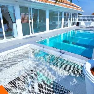 отель STARLAND Luxury Pool Villa Pattaya 8 Bedrooms
