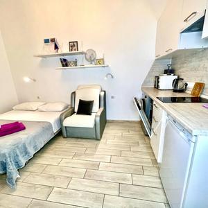 отель Апартаменты LoveHotelSirius (Воскресенская, 14/1)