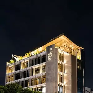отель SeSaya Poshtel & Bistro - Colombo's Newest and Finest Poshtel Dorms and Rooms
