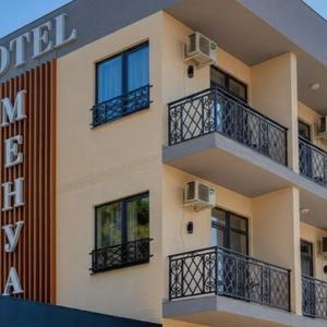 отель Menua Hotel