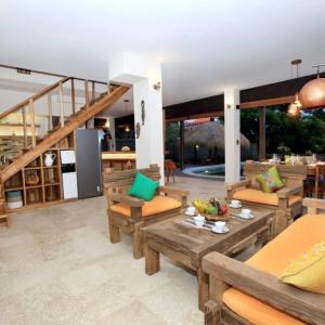 отель Breezy Point Villas