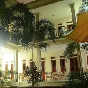 отель Budget Door Legian Inn