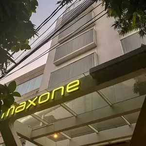 отель MaxOneHotels Premier Melawai