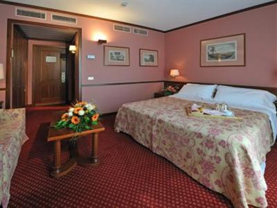 Отель Leonardo Hotel Milan City Center в Милан - Италия