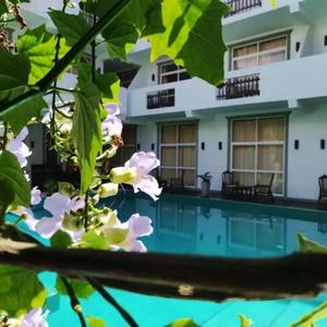 отель Garden Beach Hotel