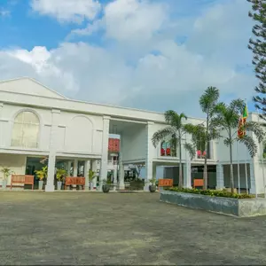 отель Hibiscus Beach Hotel & Villas