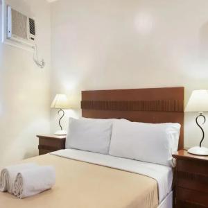 отель Townhouse OAK Metro Manila Near Osmena Highway PNR Pasay formerly Avitel Hotel