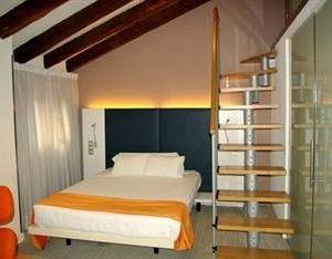 отель ICON Embassy by Petit Palace