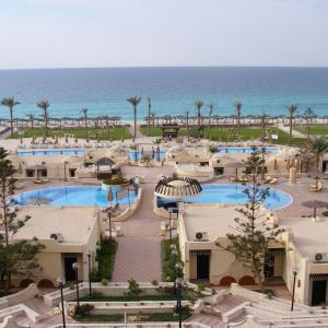 отель Borg El Arab Beach Hotel