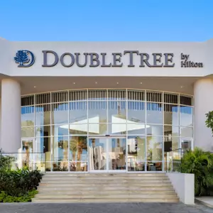 отель Doubletree by Hilton Sharm El Sheikh Sharks Bay