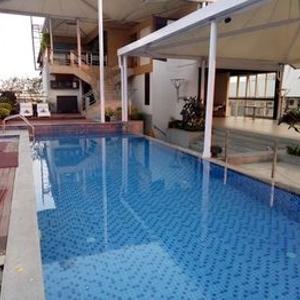 отель Iris Hotel