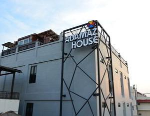 отель Adamaz House
