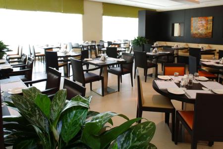 Отель Holiday Inn Express Dubai Jumeirah в Джумейра - ОАЭ