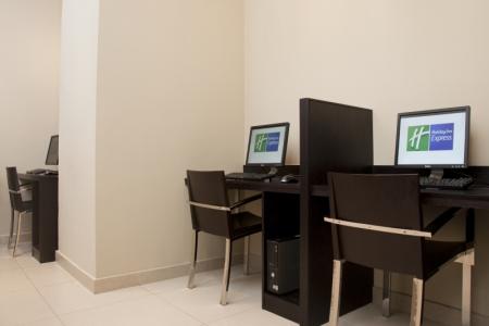 Отель Holiday Inn Express Dubai Jumeirah в Джумейра - ОАЭ