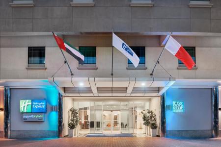 Отель Holiday Inn Express Dubai Safa Park в Дубай - ОАЭ