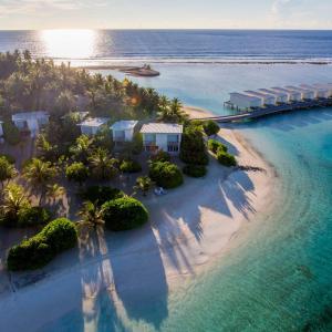 отель Holiday Inn Resort Kandooma Maldives