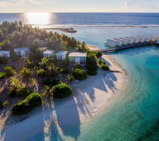 отель Holiday Inn Resort Kandooma Maldives