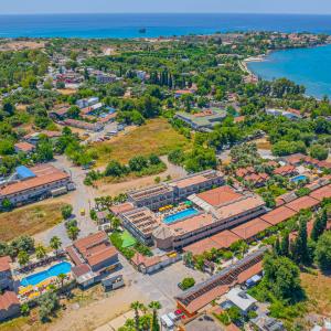 отель Sayanora Hotel & Park