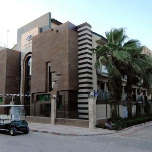 отель Ambassador Hotel Plaza