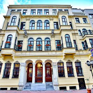 отель Amber Hotel