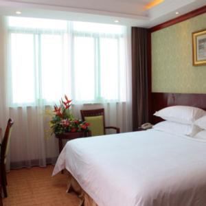 отель Vienna Hotel (Dongguan Songshan Lake North Railway Station Branch)