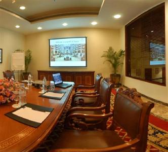 Отель The Lalit Mumbai в Мумбаи (Бомбей) - Индия