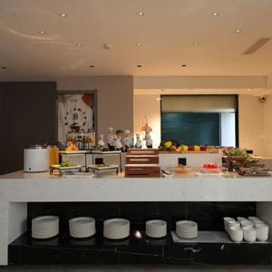 отель Changchun Hongqi Street Wanda Plaza Rezen Hotel