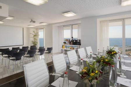 Island Luxurious Suites Hotel