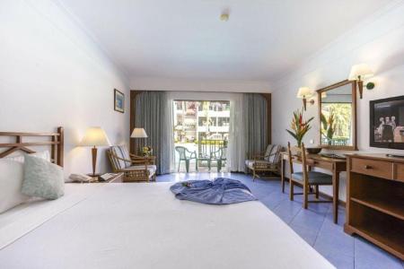 Отель Amora Beach Resort Phuket в пляж Банг Тао - Таиланд