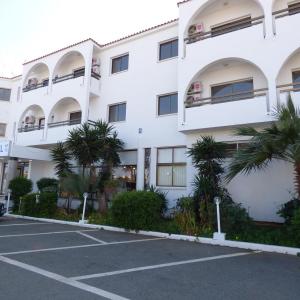 отель Amore Hotel Apartments