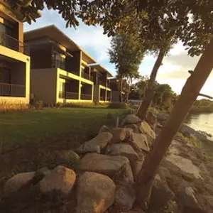 отель Riverawan Hotel
